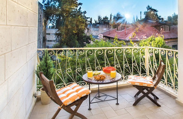 GORGEOUS 2 BEDROOM IN JERUSALEM'S BEST LOCATION - Safety shelter in the building