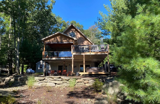 Gorgeous 2nd Tier Lakefront Home with Lakeview, rights, short walk to marina