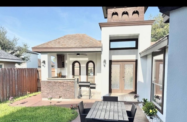 GORGEOUS 3/2.5 NEWER HOME WITH COURTYARD, LANDSCAPPED, Outside barbecue area.