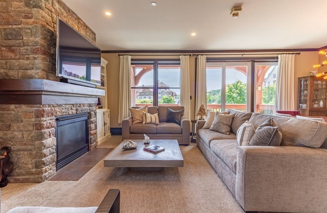 Gorgeous 3Bed/3Bath Unit-Perfect Location-Walk2All