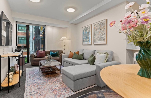 Gorgeous Abode With Pool and Parking near SkyTower