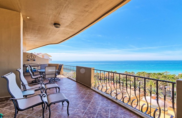Gorgeous Beach front condo with Breathtaking view