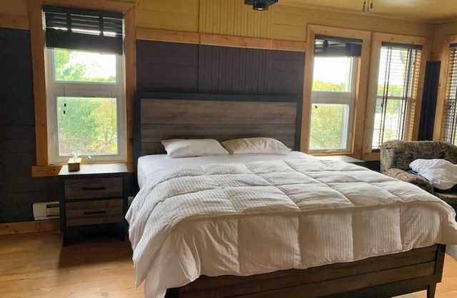 Gorgeous Waterfront villa fully equipped! w/ Hottub