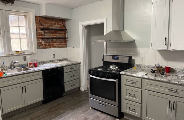 Gorgeous home -Across from Flynn Park- fenced-in yard