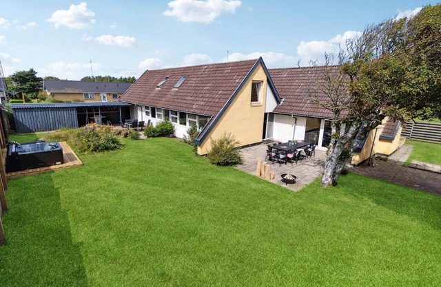 Gorgeous home in Løkken with WiFi