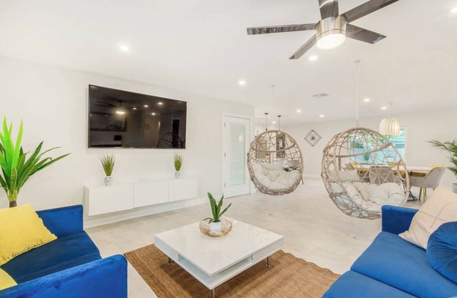 Gorgeous home located 5 minutes from Old Town Scottsdale w/heated pool & spa.