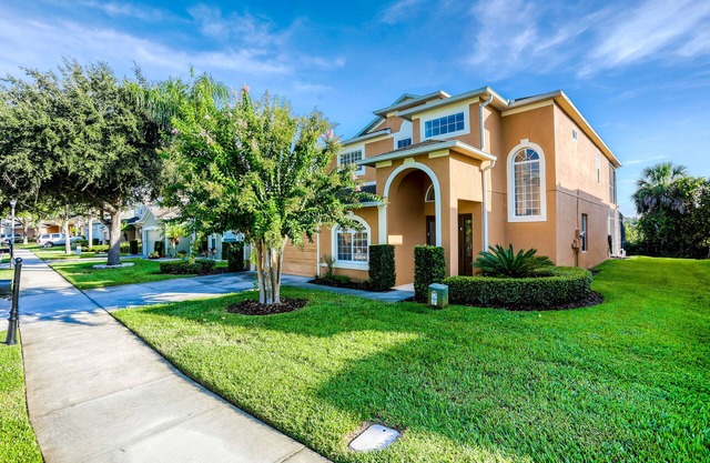 Gorgeous home near Disney with private pool, pool spa, on-site gym, tennis, AC