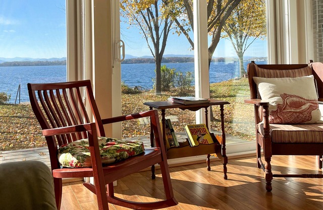 Gorgeous lake house with waterfront views, washer/dryer, AC, deck & fireplace