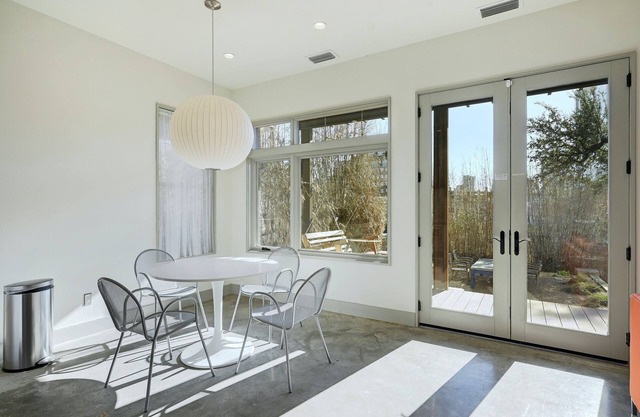 Gorgeous Lower Unit Right in the Heart of Downtown Austin