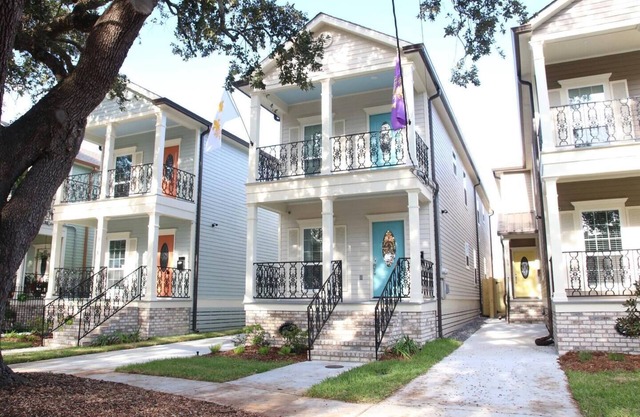 "Gorgeous Mid-City Home: 3BR, 2BA, Pet-Friendly, Near Parades and Canal Streetcar Line