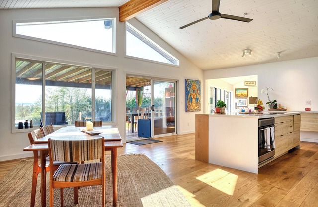 Gorgeous modern 4 BDR 5 acre family farmhouse in Point Roberts Washington