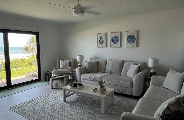 Gorgeous OCEANFRONT 2 bedroom condo in Summerhouse