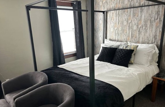 Gorgeous room next to Trumbull!