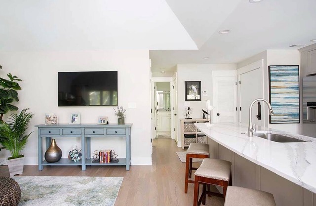 Gorgeous view, central location, spacious villa!