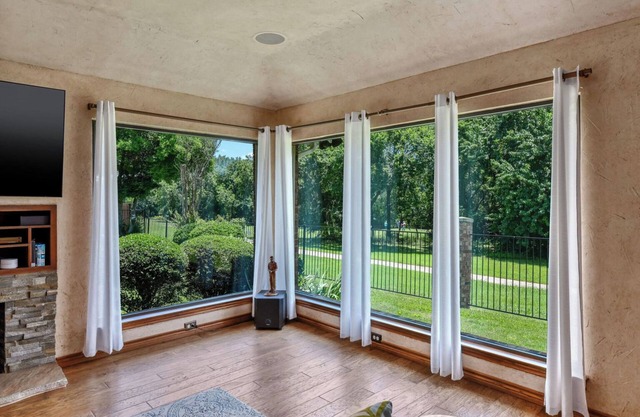 Gorgeous View Peaceful 3Bd/2Ba Pet-Friendly Home in Family-Friendly Neighborhood