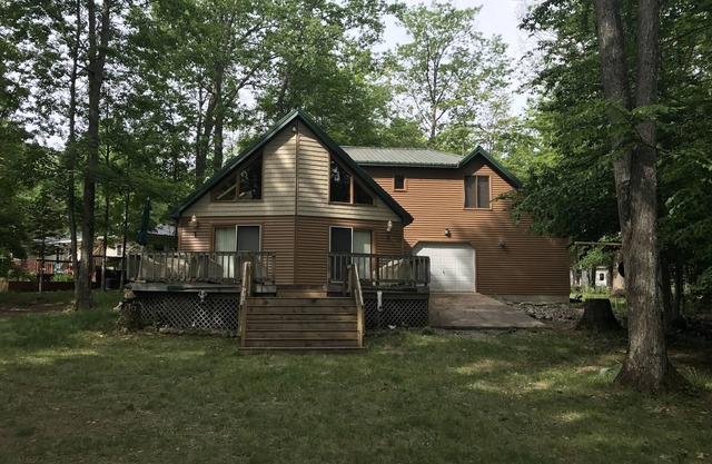 Gorgeous Waterfront Getaway