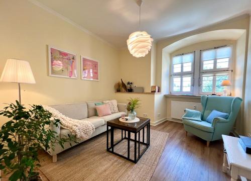 GRÄFIN MARTHA MARIA - Design-Apartment in der historischen Hinterburg Schlitz - mit Aufzug, Parkplatz & Garten - nahe Fulda und Bad Hersfeld
