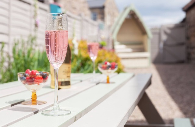 Grade 2 Listed 3 Storey House, Rear Garden & Private Parking family/pet friendly