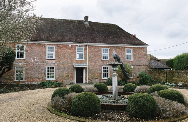 Grade 2 Listed Farmhouse close to beaches and New Forest