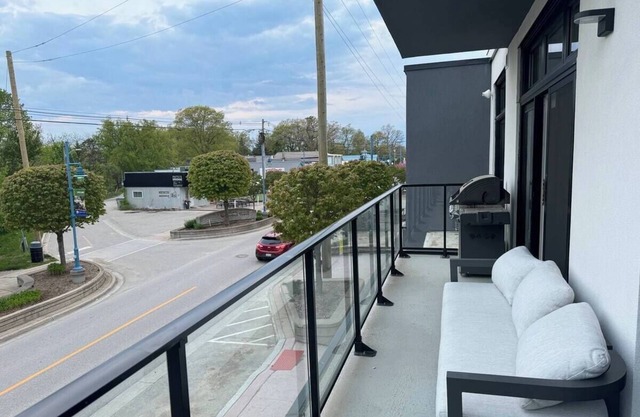 Grand Bend Escape Central Luxury - Overlooking Main Street - Walk to Beach