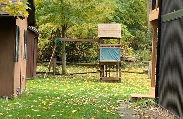 Grand Bend Riverfront 4 Season 4 BR cottage close to beaches & conservation area