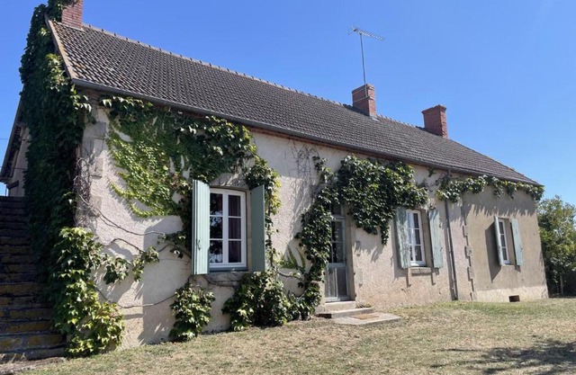 Grande maison à Chappes avec piscine privée et animaux admis - FR-1-489-90
