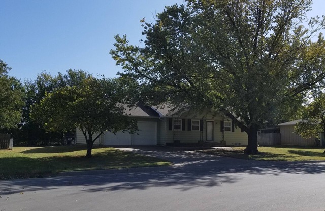 Grandma's house in the heart of Goddard