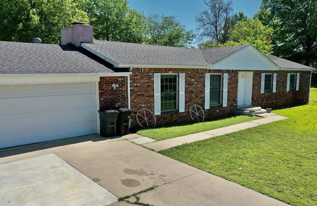 Grandma's Place - Perfect for get togethers, backyard grilling, & close to water