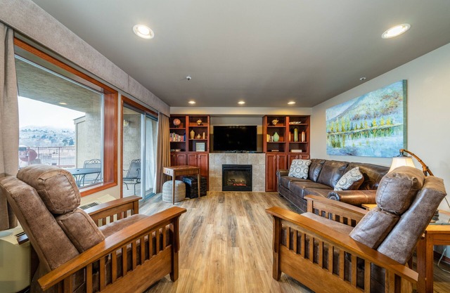 GrandView #102, 2-Bedroom Waterfront Condo