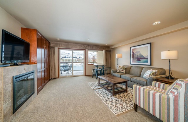 Grandview 637 Waterfront condo on Lake Chelan