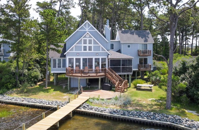 Grandview - Pet friendly; Waterfront home w/dock!