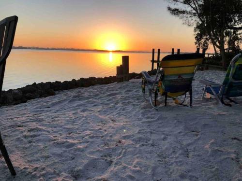 Great After Milton-gorgeous Waterfront! Io