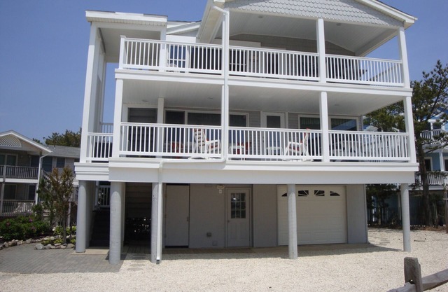 GREAT BEACH HOUSE OCEAN VIEWS