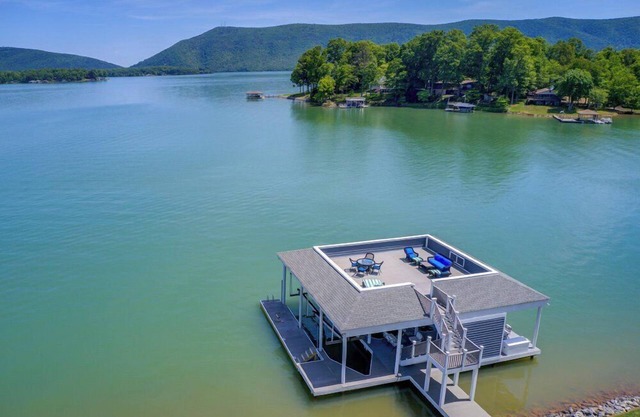 Great Dock! Wifi, Propane Fire-Pit! Come Visit "Dock Holiday"!