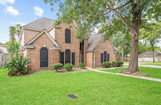 Great Location, Spacious, Covered Pergola, Pool Table, Games 3,343 sqft Spaces