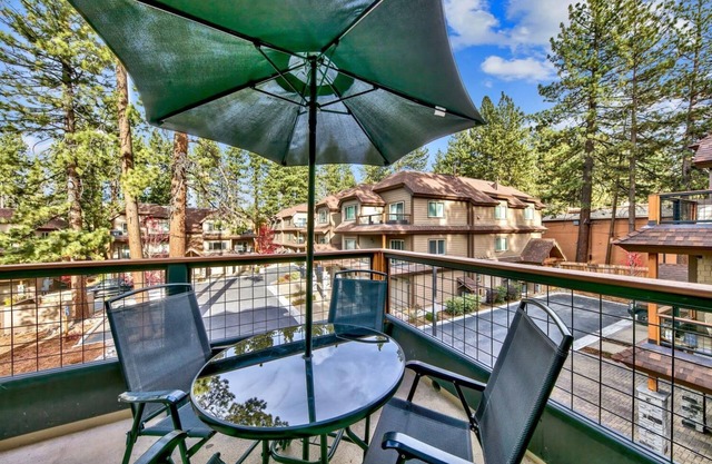Great location- walk to Heavenly! Tahoe woods #603