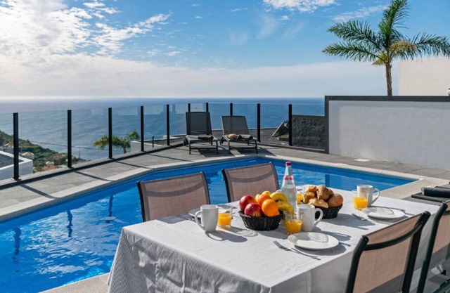 Great modern villa A/C, sea-view | Calheta Charm