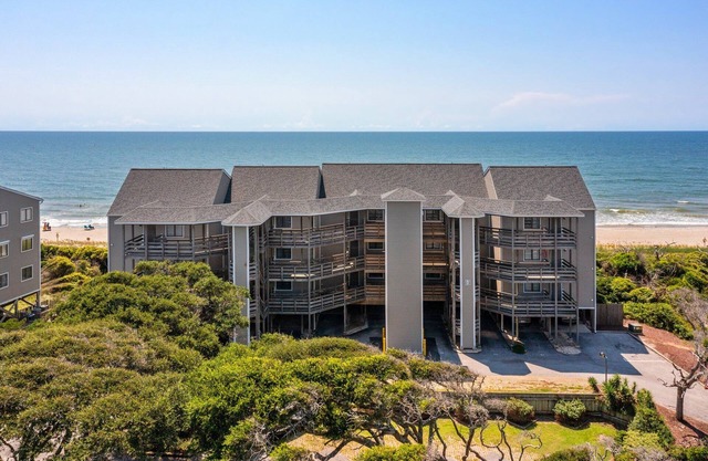 Great Oceanfront Condo! 2 BR with WiFi and pools!
