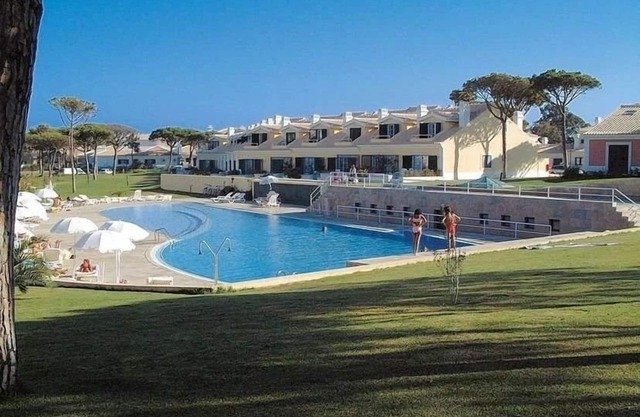 Great villa with air conditioning, WiFi and cable TV. Qta Marinha Golf 100 m away