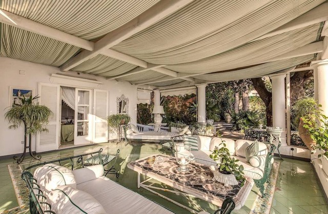 Green Coral - 1950's Luxury Villa