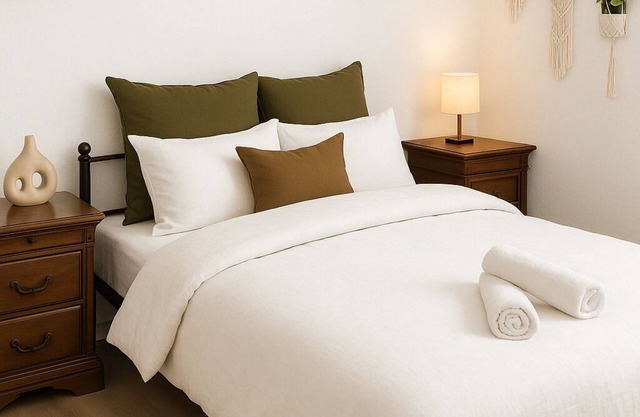 Green Two Bedroom apartment near Carmel Center