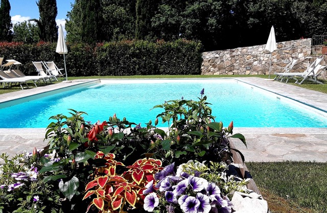 GREEN two-room apartment in farmhouse with swimming pool 8 km from Florence center