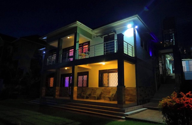 GREEN VALLEY PALACE: A quiet residential Nbhood, 20m to Air port 25m to Capital.