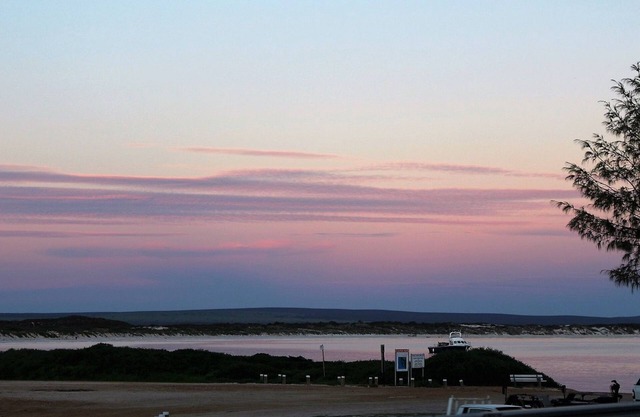 Greenhead South Bay Escape - a minute walk to the beach