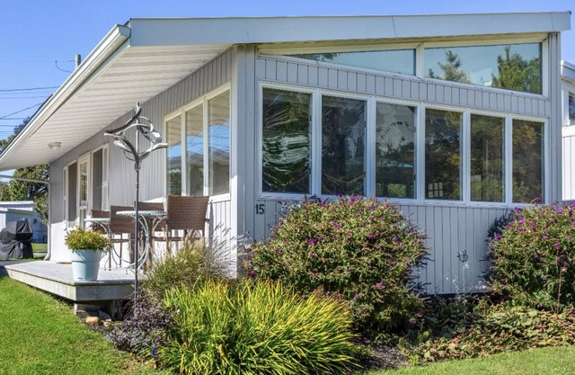 Greenport Waterfront Cottage w/Private Beach