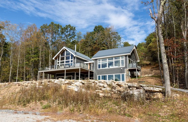 Grey Haven- Brand new Modern Farmhouse pool & theater