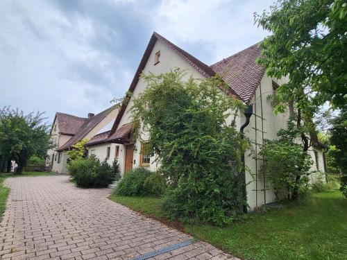 Große ruhige Ferienwohnung in Segringen, Dachterasse, Fernblick vom Grundstück