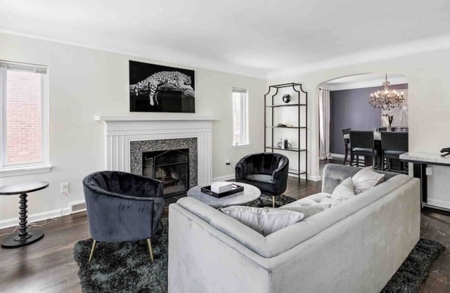 Grosse Pointe 3 bedroom upper flat.