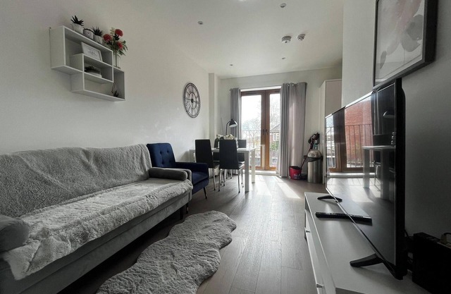 Grosvenor Rd - 2-Bedrooms - Sleeps 5 - Parking