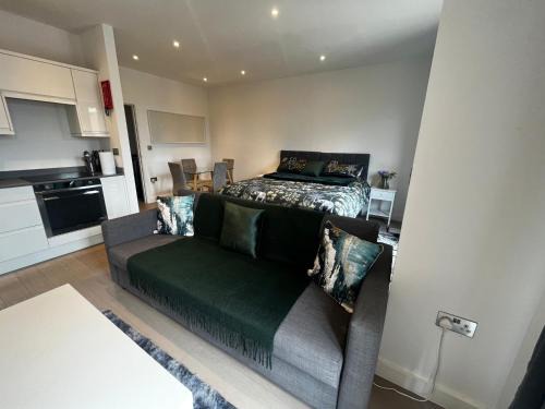 Grosvenor Rd Studio - Sleeps 4 Pet Friendly WiFi